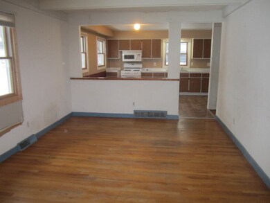 213 Hawthorne Rd, Lake In the Hills, IL 60156 - photo 2