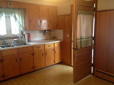 Kitchen. other side