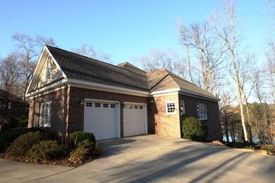 Side View/Garage