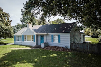 9902 Fairmount Rd-03