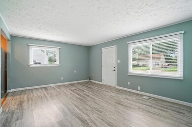 836 Antwerp Rd, Columbus, OH 43213 - photo 4