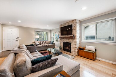 6_Living-Room_high_3677629