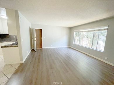 13717 Chadron Ave unit 26, Hawthorne, CA 90250 - photo 4