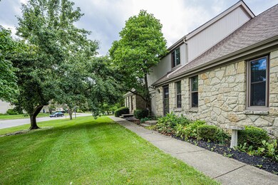 636 Farler Dr unit B, Columbus, OH 43213 - photo 3