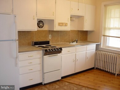 664 E Broad St unit 1, Souderton, PA 18964 - photo 3