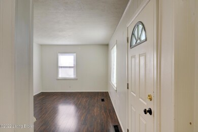 9113 Maple Rd, Louisville, KY 40229 - photo 3