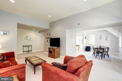 1621 Parkcrest Cir unit 300, Reston, VA 20190 - photo 5