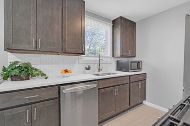 403 Arrowhead Trail, Carol Stream, IL 60188 - photo 5