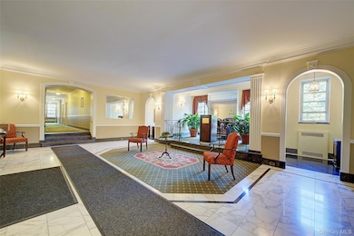 77-35 113th St unit 2N, Forest Hills, NY 11375 - photo 3