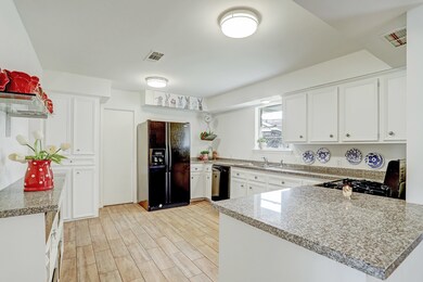 603 Inwood St, Tomball, TX 77375 - photo 7