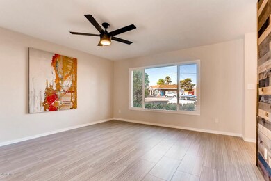 6005 N Granite Reef Rd-large-003-5-Livin