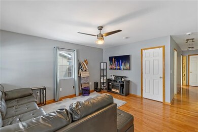 1723 E 24th St, Des Moines, IA 50317 - photo 4