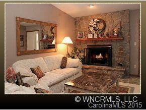 Formal Livingroom w/ Fireplace