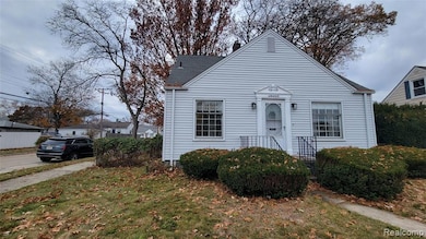 28205 Kaufman St, Roseville, MI 48066 - photo 2