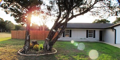 2408 Woodhaven Dr, Granbury, TX 76048 - photo 4