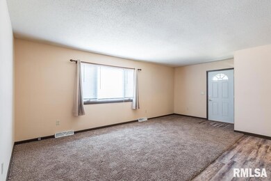 1710 W 52nd St, Davenport, IA 52806 - photo 3
