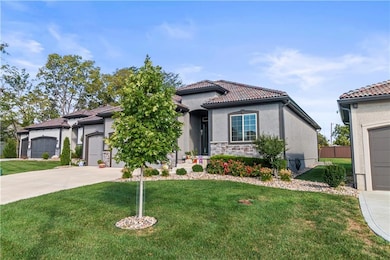 2122 NW Ashurst Dr, Lee's Summit, MO 64081 - photo 2