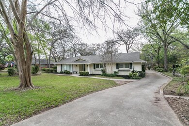 1101 Driftwood Dr, Euless, TX 76040 - photo 2