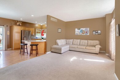 5824 Walnut Ridge Dr SW, Wyoming, MI 49418 - photo 3