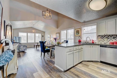 334 S Valley Dr, Nampa, ID 83686 - photo 2