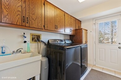 896 Turnbridge Cir, Naperville, IL 60540 - photo 5