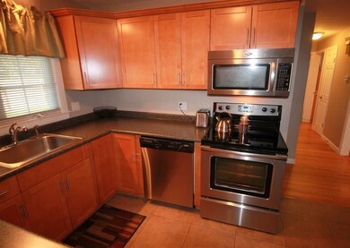 17 Moore St, Chicopee, MA 01013 - photo 4