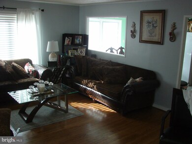 9301 Bathgate Ct, Montgomery Village, MD 20886 - photo 3