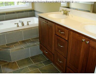 Master Bath/Spa.