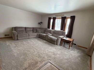 3115 8th St, Columbus, NE 68601 - photo 2