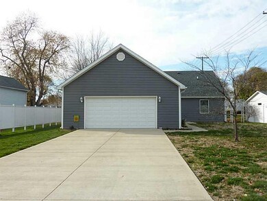 237 Maple St, Tipton, IN 46072 - photo 4