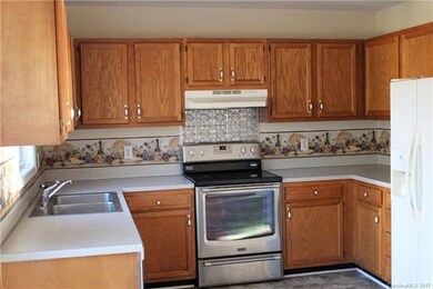 The kitchen has gorgeous natural lighting and boas