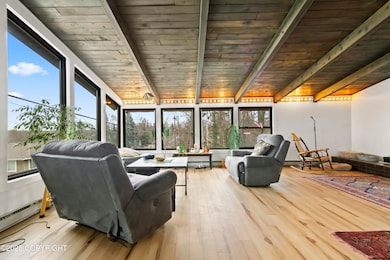 Livingroom with fantastic views!