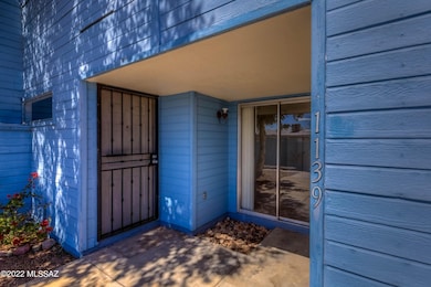 28 Front #1139 photo d