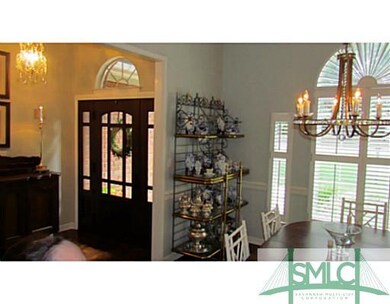 Foyer. Warm and Inviting