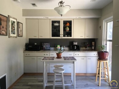 3724 SW 34th St, Topeka, KS 66614 - photo 5