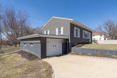 201 Lamont St, Waterloo, IA 50703 - photo 2