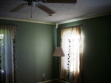 Living Room. CROWN MOULDING AND RECESSED LIGHTING 