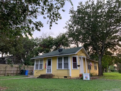 923 N Heideke St unit B, Seguin, TX 78155 - photo 2