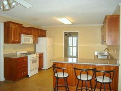Spacious kitchen w/ceramic tile floors, gas cook t