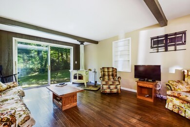 005-photo-living-room-6118967