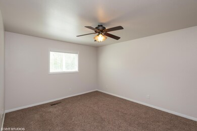 06_588S1410W_153_2ndBedroom_HiRes