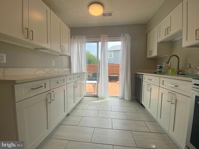 14011A Grumble Jones Ct, Centreville, VA 20121 - photo 6