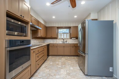 1105 Whaley Dr, Gainesville, TX 76240 - photo 4