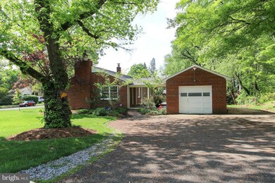 312 Yale Dr, Alexandria, VA 22314 - photo 3