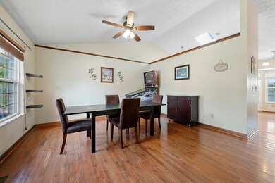 Entry/Living Room