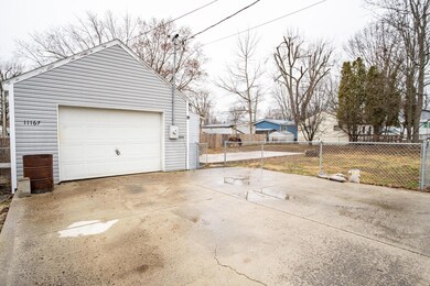 left drive towards yard
