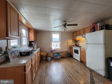 416 E Union St, Tamaqua, PA 18252 - photo 3