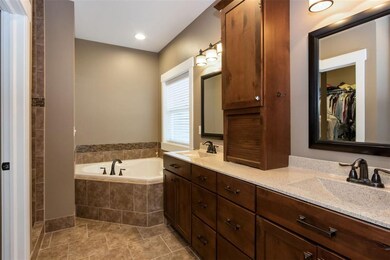6909 Cottage Ridge Ct NE, Cedar Rapids, IA 52411 - photo 2