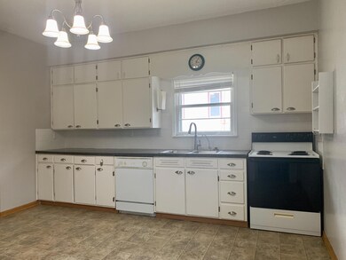 507 4th St SE, Jamestown, ND 58401 - photo 2