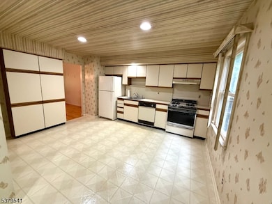 146 Garside Ave, Wayne, NJ 07470 - photo 4